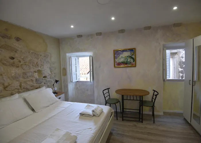 Lorenzo Old Town دوبروفينك